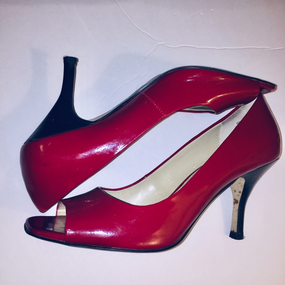 Authentic TAHARI Riddle Patent Open Toe Pump - Picture 7 of 7
